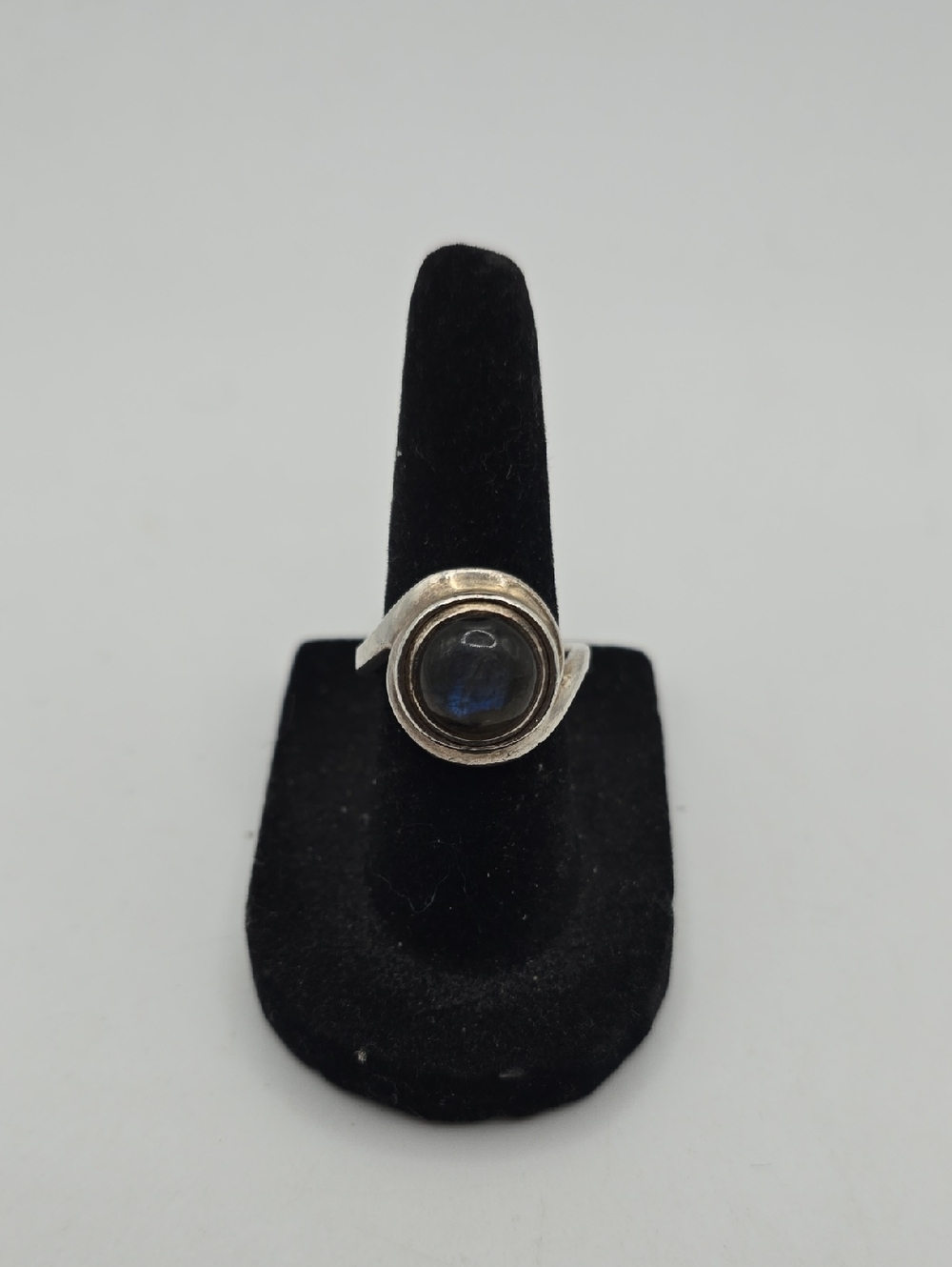 Kameleon Sterling Silver Labradorite Circle Ring in Blue